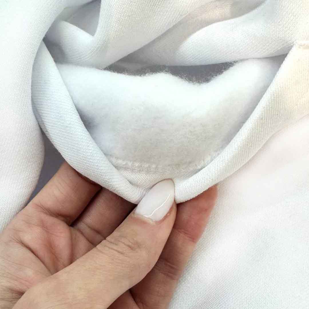 Колекция унисекс бели суичъри с надписи от Forever Affection – българско производство